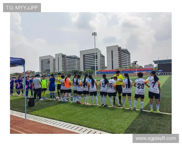 足球比赛中的追罚机制由谁负责实施和判定